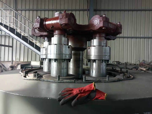 雷蒙機(jī)磨粉機(jī)加工現(xiàn)場